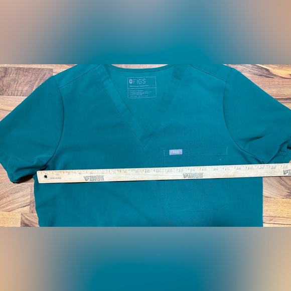FIGS Technical Collection Women’s V-Neck Scrub Top Teal Green Size Large - Picture 4 of 7